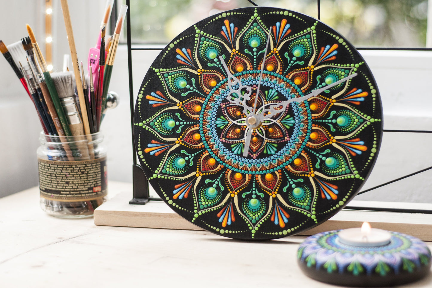 Ceas de perete din lemn, pictat manual, diametru 22 cm