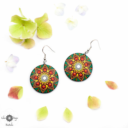 Pictați manual pe lemn, cerceii mandala sunt foarte ușori și confortabili. Culorile au fost atent alese pentru a obține un efect cromatic deosebit, ce te va ajuta să iți păstrezi pozitivitatea și energia pe parcursul întregii zile. Fiecare punct a fost pictat cu multă grijă și cu migală, ca tu să te simți unică și specială purtându-i.