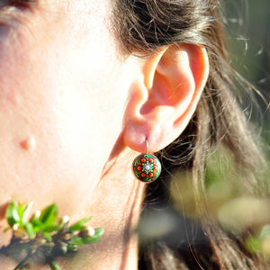 Nature's call mini earrings with cake