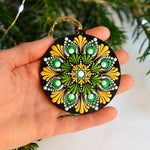 Load image into Gallery viewer, Glob Mandala &quot;Christmas Spirit&quot;
